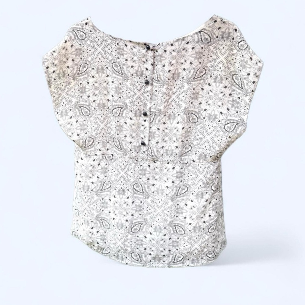 Black and White Patterned Women's Top